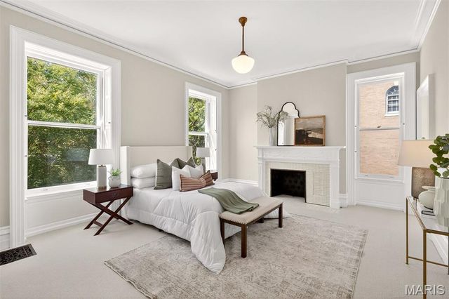 4341 Westminster Place, St Louis, MO 63108