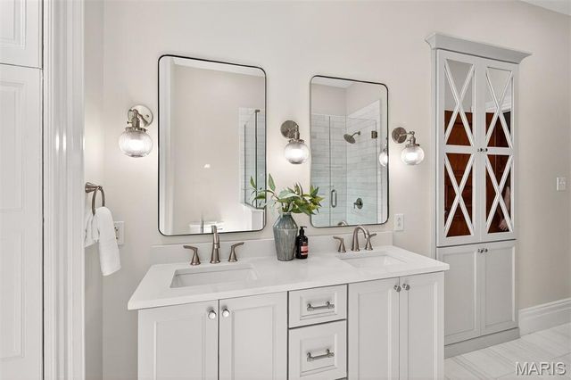 4341 Westminster Place, St Louis, MO 63108