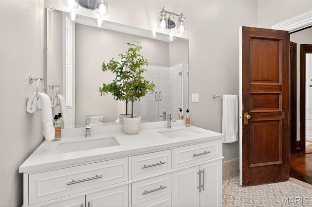 4341 Westminster Place, St Louis, MO 63108