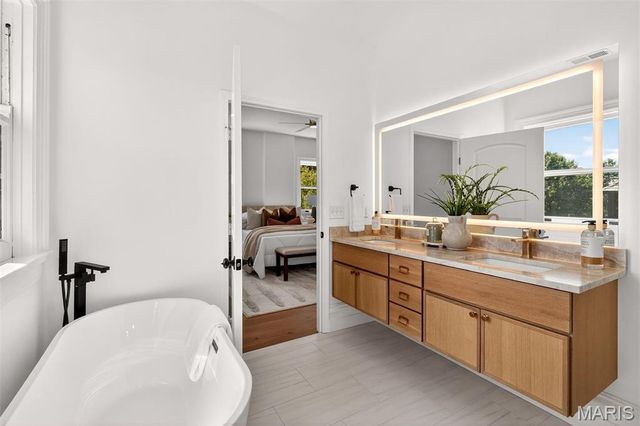 4341 Westminster Place, St Louis, MO 63108