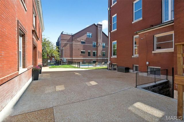 4341 Westminster Place, St Louis, MO 63108