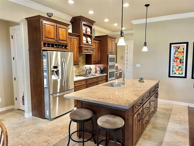 1464 S Bluebonnet Lane, Angleton, TX 77515