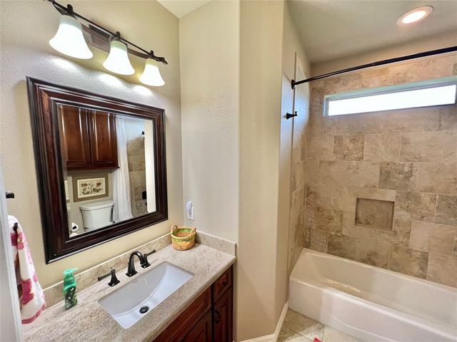 1464 S Bluebonnet Lane, Angleton, TX 77515