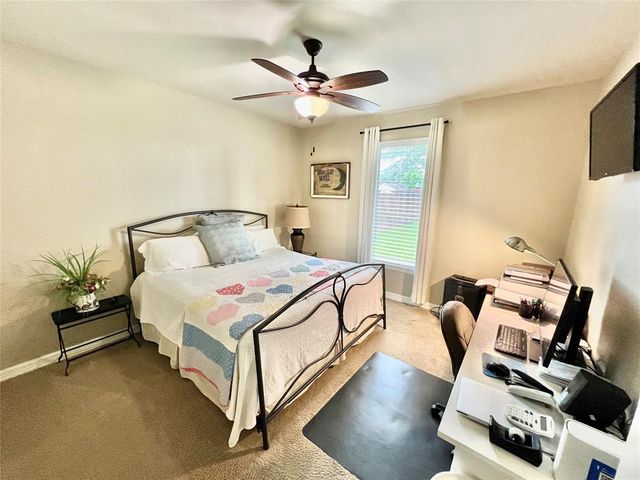 1464 S Bluebonnet Lane, Angleton, TX 77515