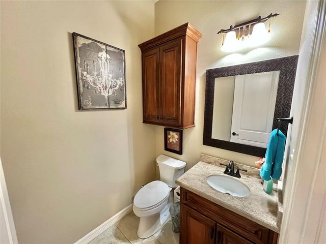 1464 S Bluebonnet Lane, Angleton, TX 77515
