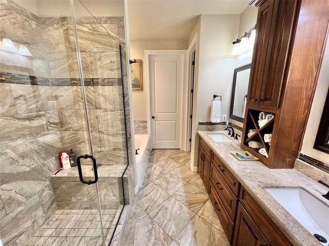 1464 S Bluebonnet Lane, Angleton, TX 77515