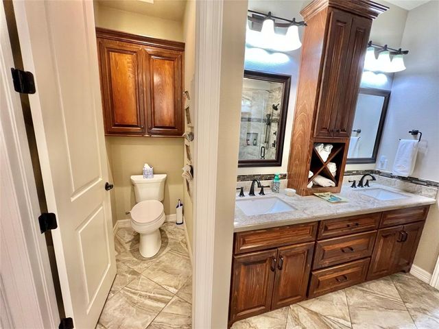 1464 S Bluebonnet Lane, Angleton, TX 77515