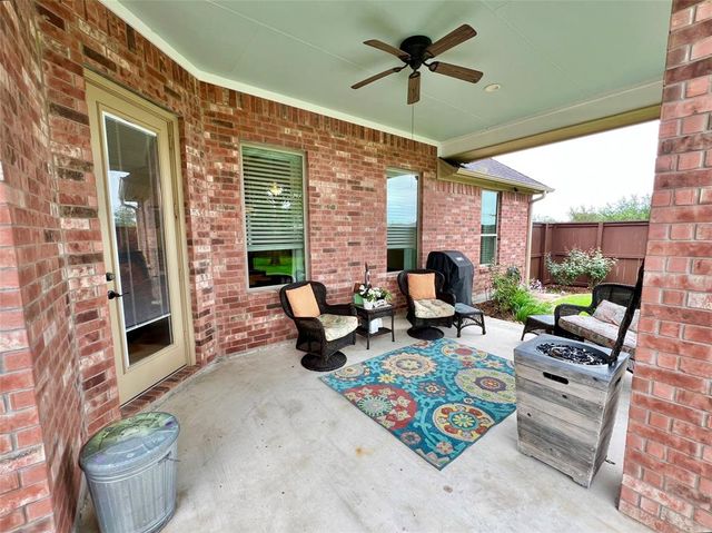 1464 S Bluebonnet Lane, Angleton, TX 77515