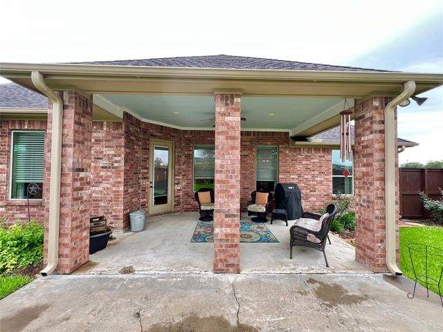 1464 S Bluebonnet Lane, Angleton, TX 77515