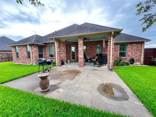 1464 S Bluebonnet Lane, Angleton, TX 77515