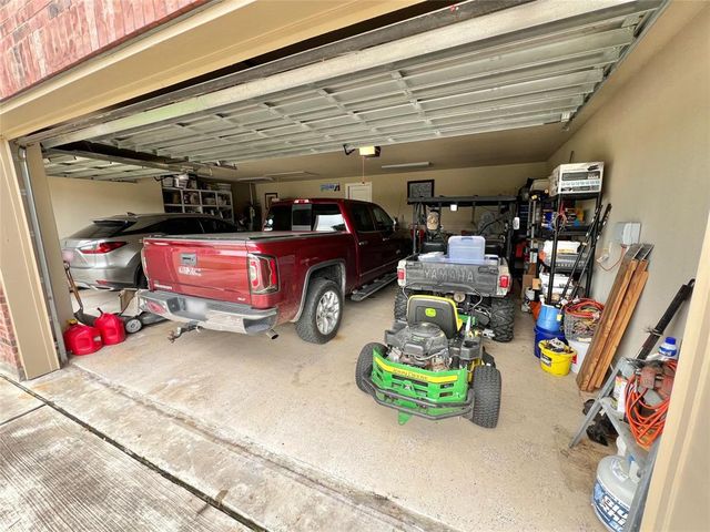 1464 S Bluebonnet Lane, Angleton, TX 77515