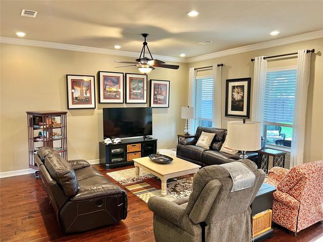 1464 S Bluebonnet Lane, Angleton, TX 77515