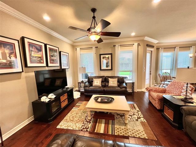 1464 S Bluebonnet Lane, Angleton, TX 77515