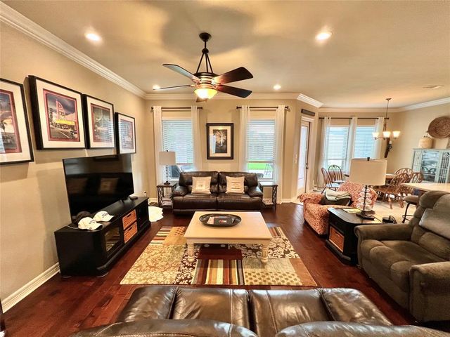 1464 S Bluebonnet Lane, Angleton, TX 77515