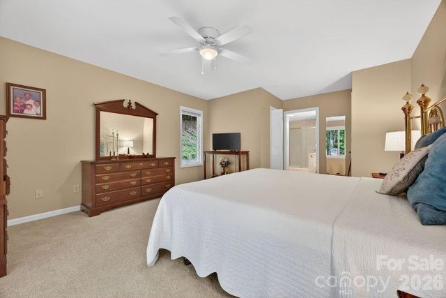 1820 Riverview Court, Hendersonville, NC 28739