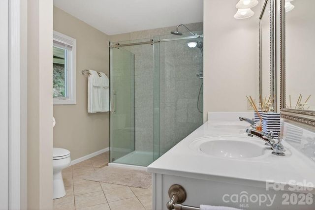 1820 Riverview Court, Hendersonville, NC 28739