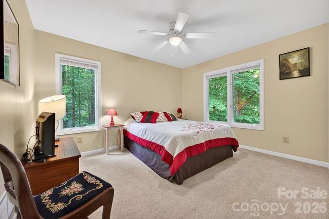 1820 Riverview Court, Hendersonville, NC 28739