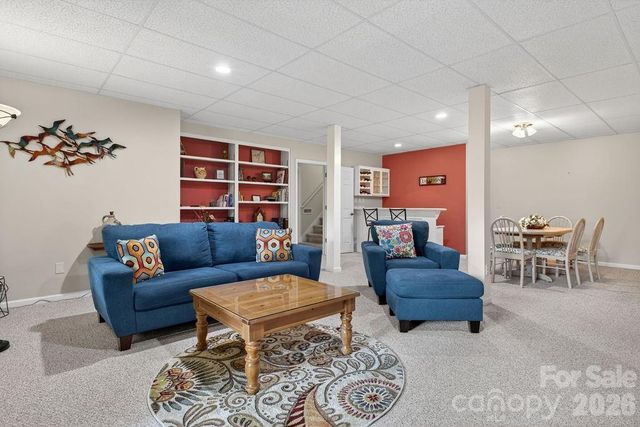 1820 Riverview Court, Hendersonville, NC 28739