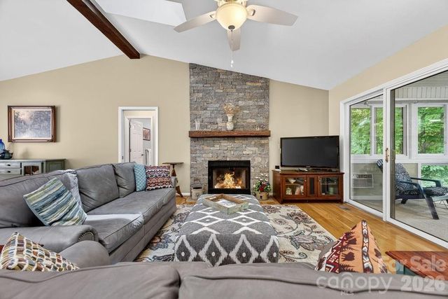 1820 Riverview Court, Hendersonville, NC 28739