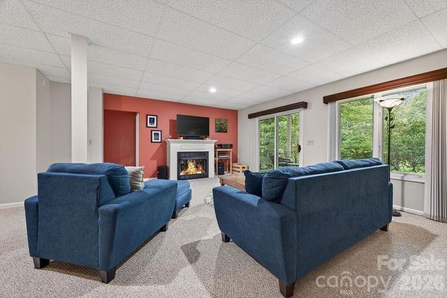 1820 Riverview Court, Hendersonville, NC 28739