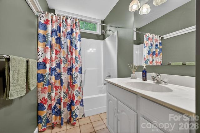 1820 Riverview Court, Hendersonville, NC 28739
