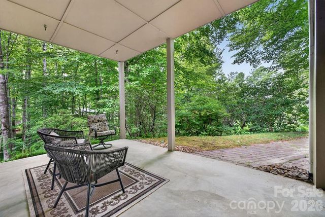 1820 Riverview Court, Hendersonville, NC 28739