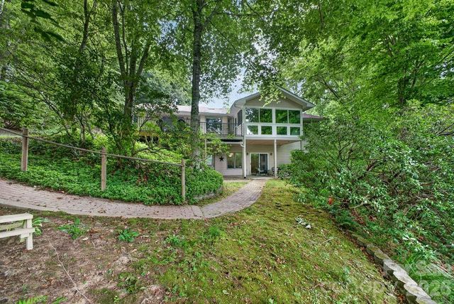1820 Riverview Court, Hendersonville, NC 28739