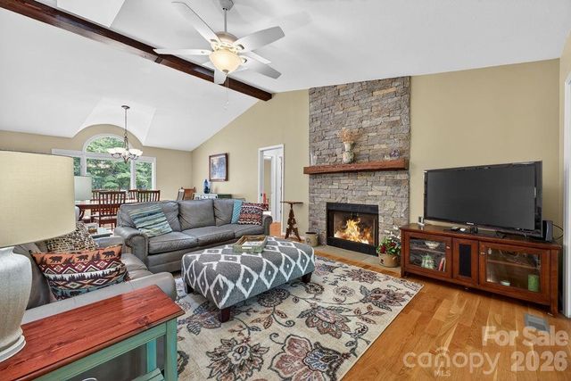 1820 Riverview Court, Hendersonville, NC 28739