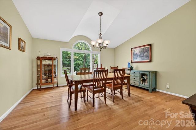1820 Riverview Court, Hendersonville, NC 28739