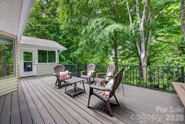 1820 Riverview Court, Hendersonville, NC 28739