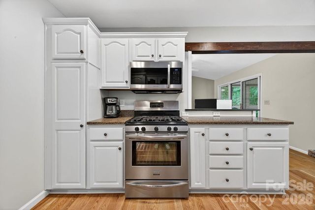 1820 Riverview Court, Hendersonville, NC 28739