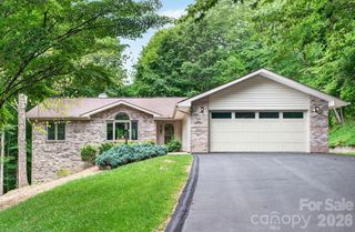 1820 Riverview Court, Hendersonville, NC 28739