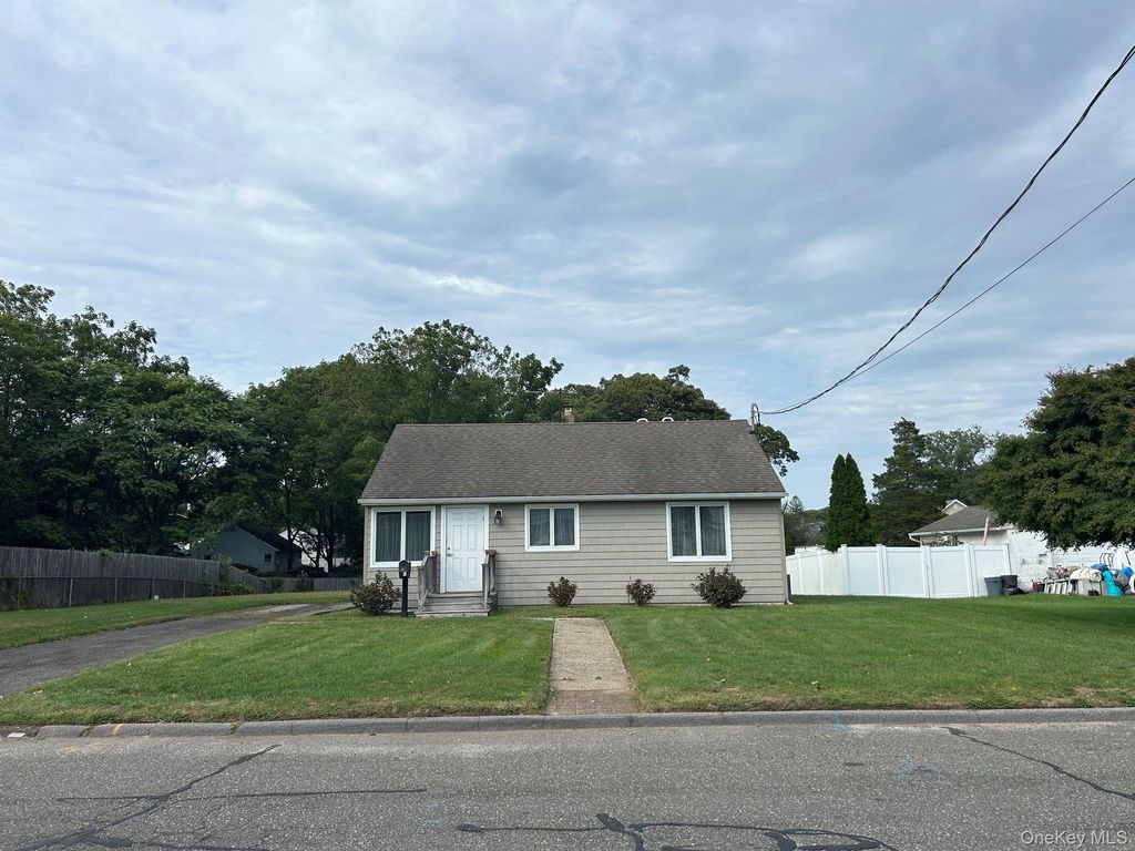 14 Market Street, Centereach, NY 11720