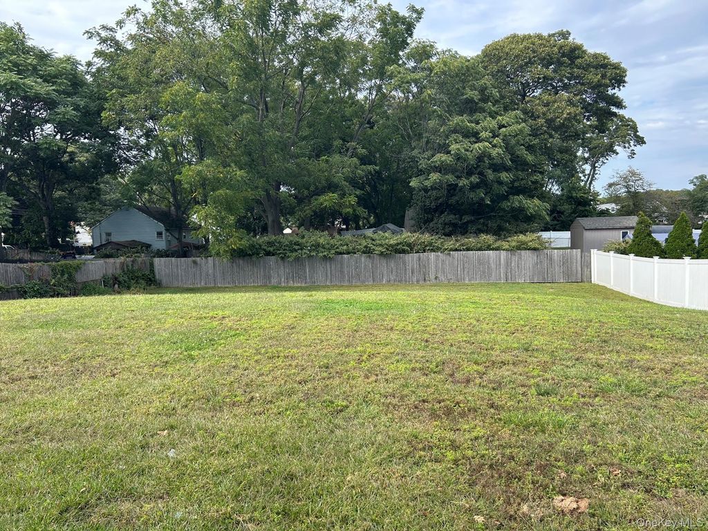 14 Market Street, Centereach, NY 11720 — photo 3