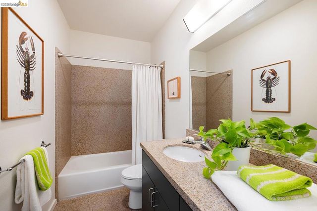 414 40th St 311, Oakland, CA 94609