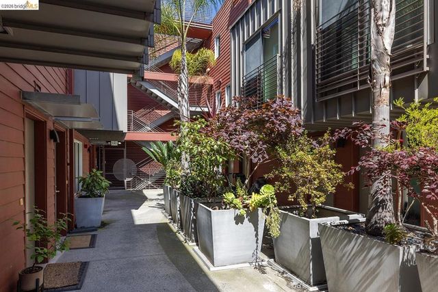 414 40th St 311, Oakland, CA 94609