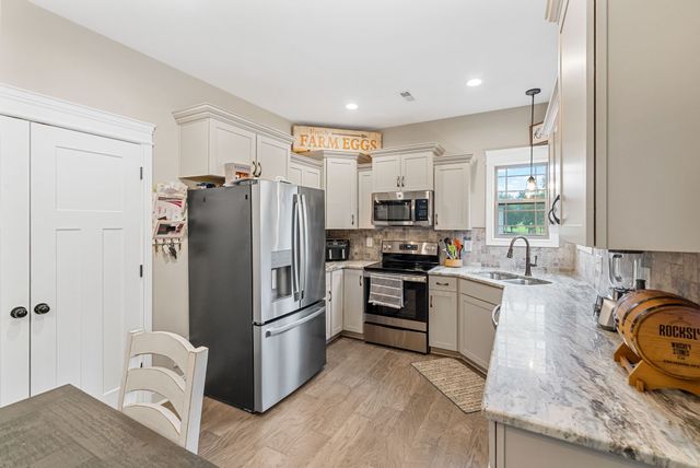 830 Snapdragon Ct, Clarksville, TN 37042