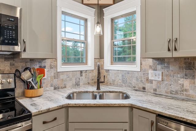 830 Snapdragon Ct, Clarksville, TN 37042