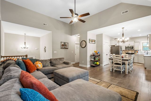 830 Snapdragon Ct, Clarksville, TN 37042