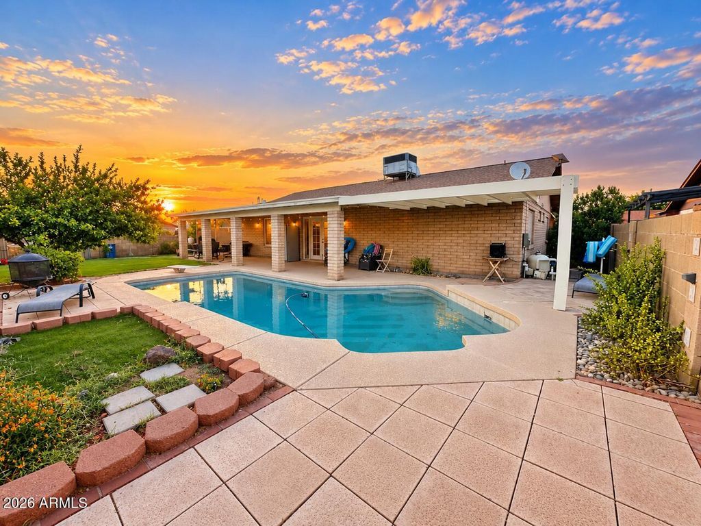 9403 N 50TH Drive, Glendale, AZ 85302 — photo 2