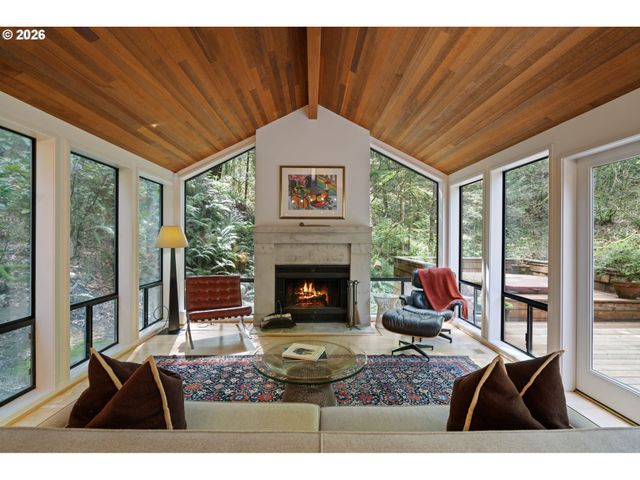 3107 Sw NOTTINGHAM Dr, Portland, OR 97201