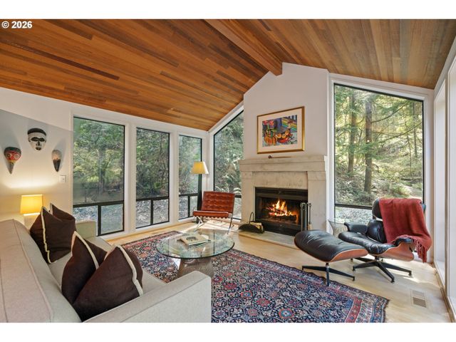 3107 Sw NOTTINGHAM Dr, Portland, OR 97201