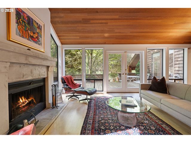 3107 Sw NOTTINGHAM Dr, Portland, OR 97201