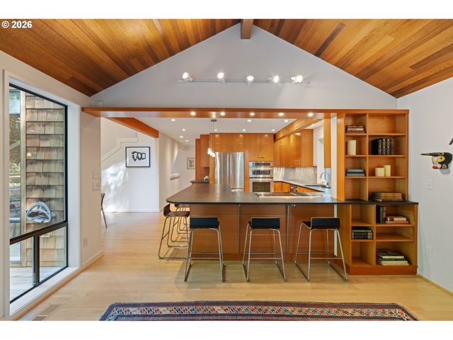 3107 Sw NOTTINGHAM Dr, Portland, OR 97201