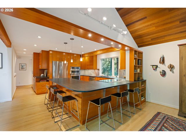 3107 Sw NOTTINGHAM Dr, Portland, OR 97201