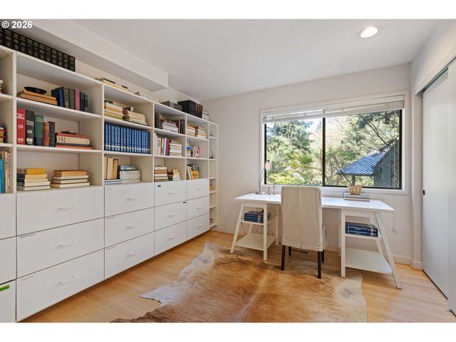 3107 Sw NOTTINGHAM Dr, Portland, OR 97201