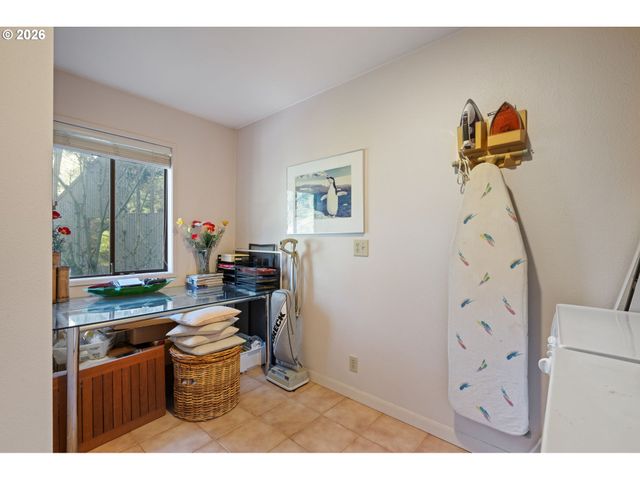 3107 Sw NOTTINGHAM Dr, Portland, OR 97201