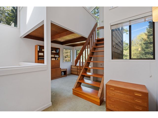 3107 Sw NOTTINGHAM Dr, Portland, OR 97201