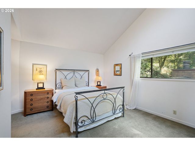 3107 Sw NOTTINGHAM Dr, Portland, OR 97201