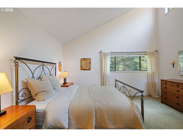 3107 Sw NOTTINGHAM Dr, Portland, OR 97201